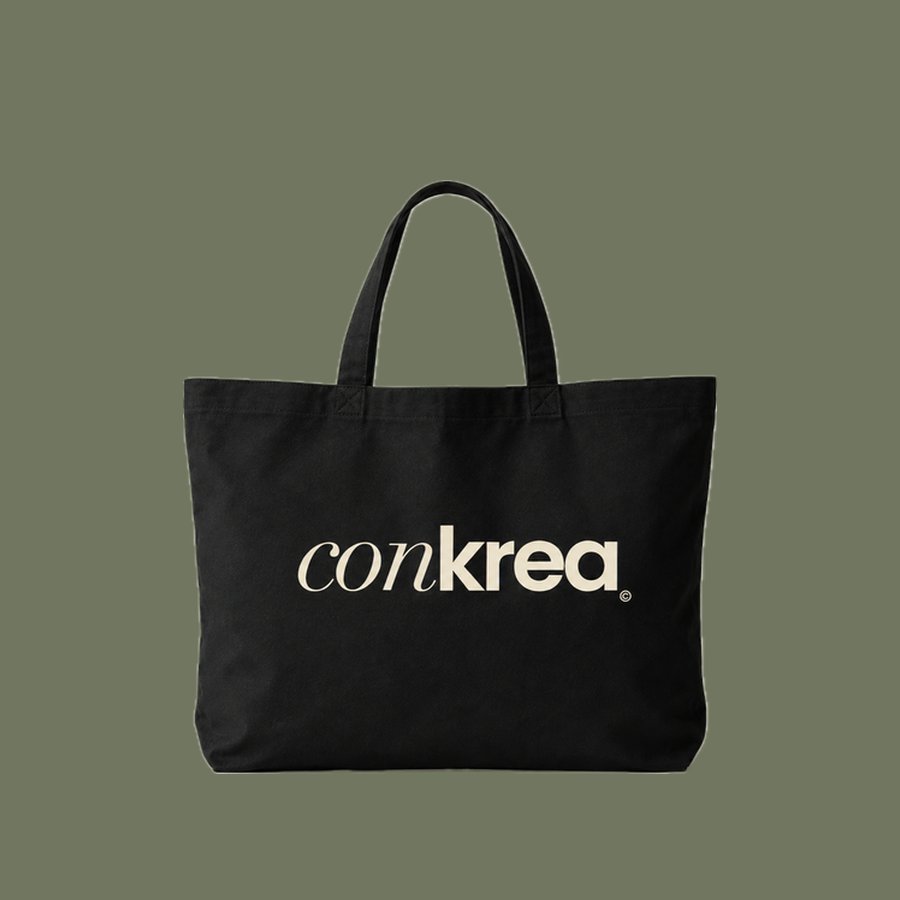 Tote bag negra con logotipo ConKrea